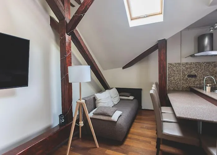 Klotild & Matild Top Floor Apartment In Downtown