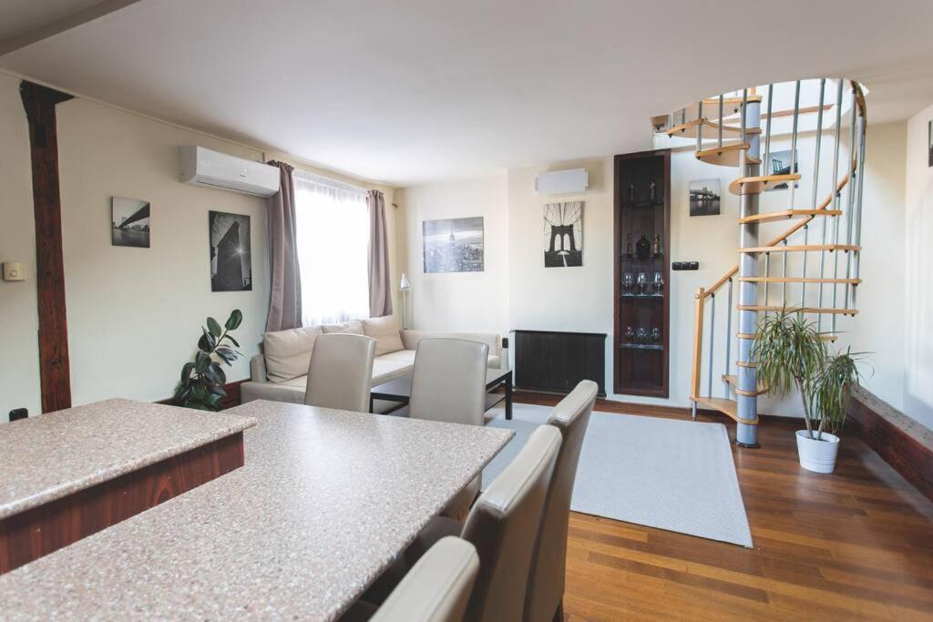 Klotild & Matild Floor In Downtown Апартаменти