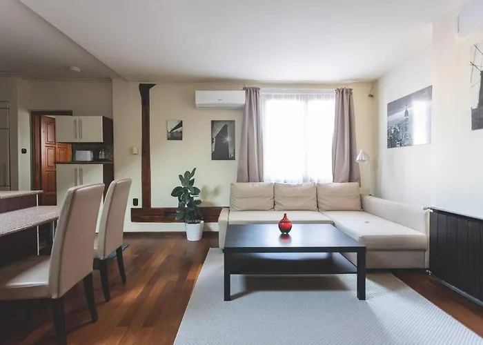 Klotild & Matild Top Floor Apartment In Downtown